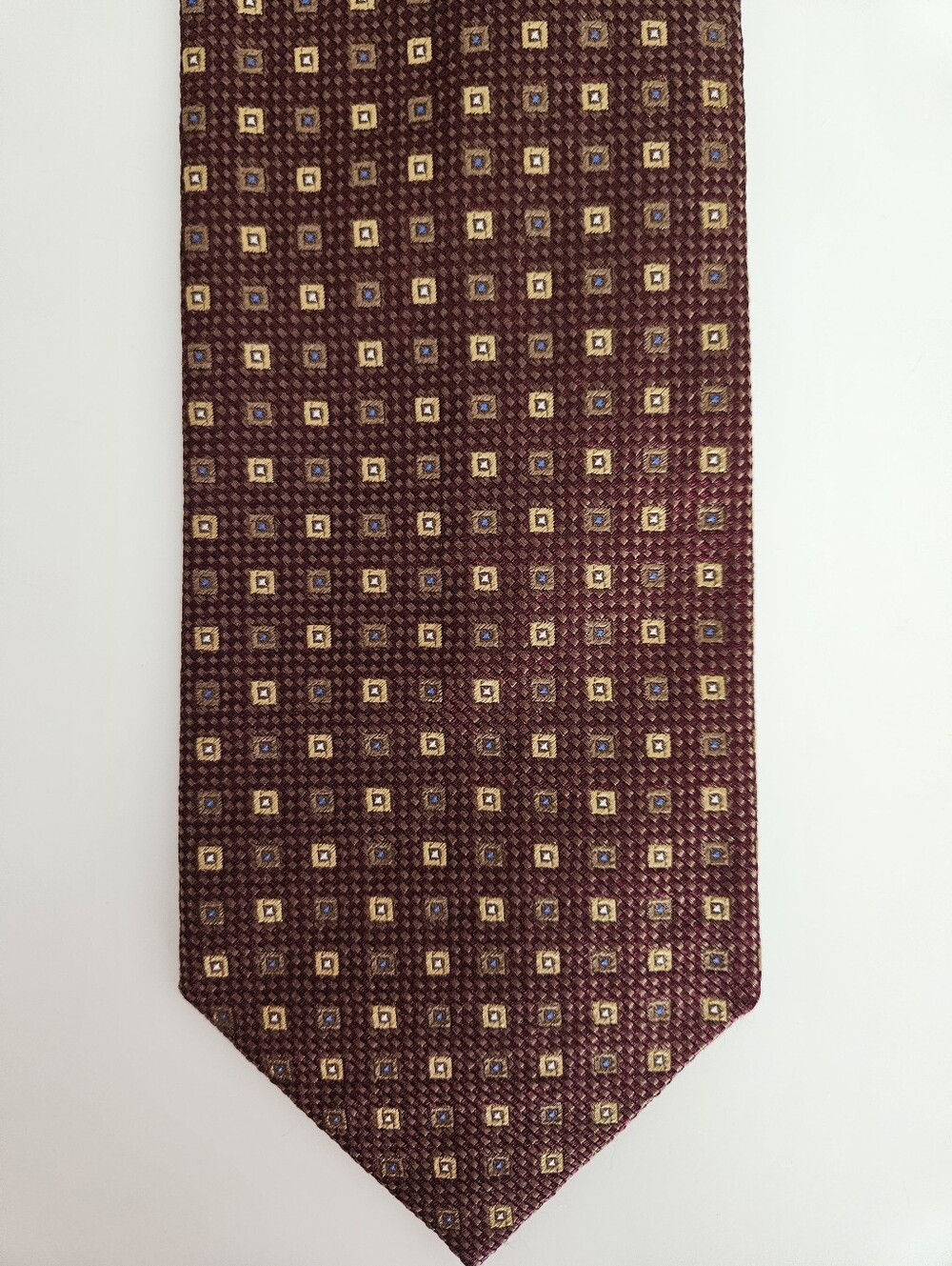 LUCIANO BARBERAItaly 100% Silk Burgundy Red Gold Geometric Medallion Italian Tie